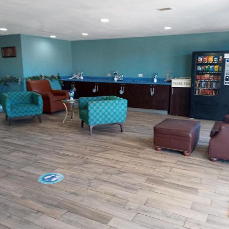 Travel Inn Уинтер-Хейвен Экстерьер фото