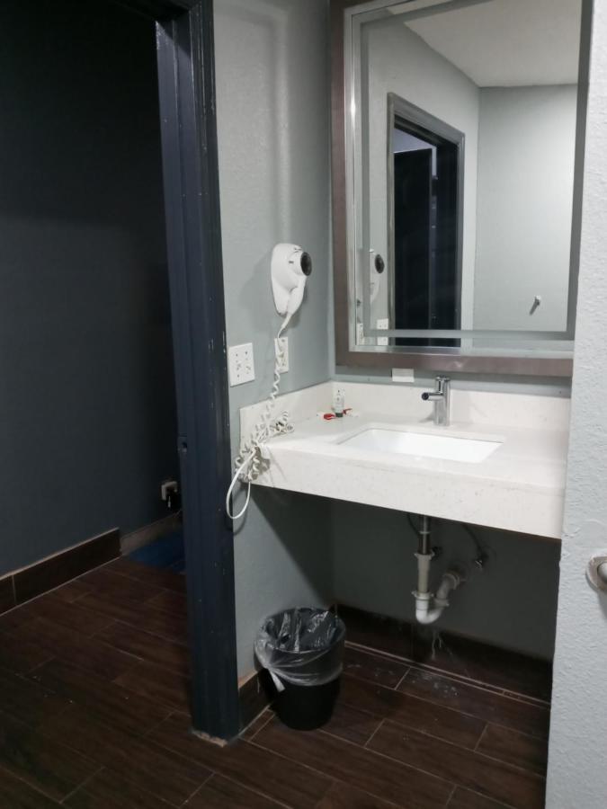 Travel Inn Уинтер-Хейвен Экстерьер фото