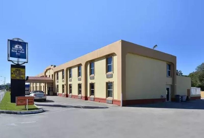 Travel Inn Уинтер-Хейвен Экстерьер фото