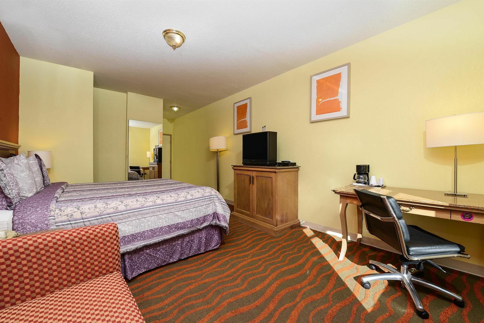 Travel Inn Уинтер-Хейвен Экстерьер фото