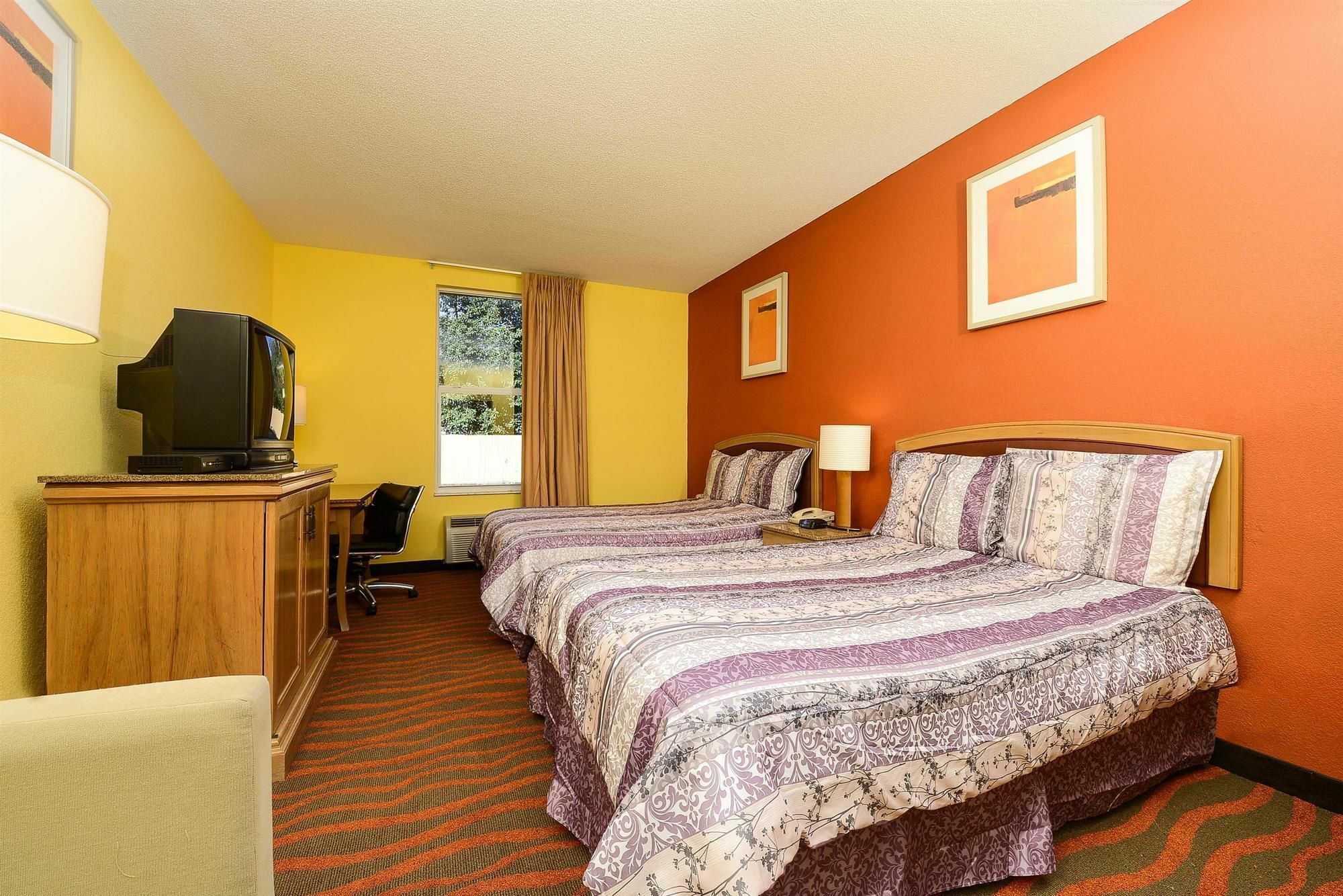 Travel Inn Уинтер-Хейвен Экстерьер фото