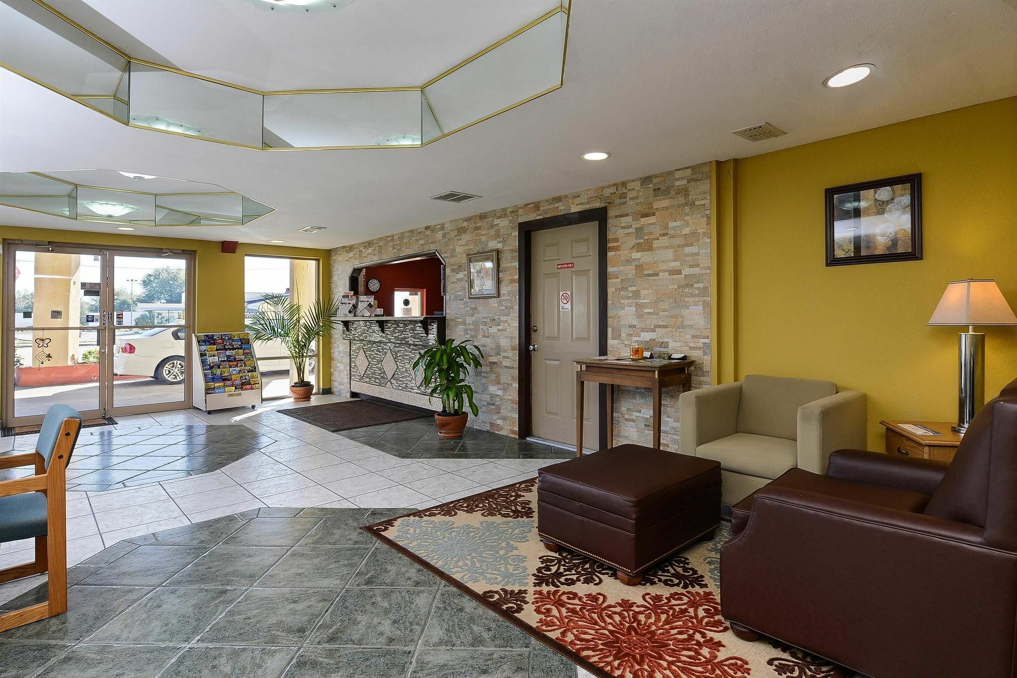 Travel Inn Уинтер-Хейвен Экстерьер фото